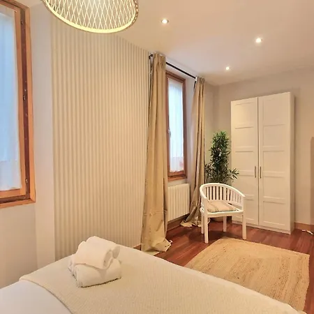 Apartment Unique Location - 130m2 & Garden Close To Museums