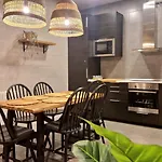 Unique Location - 130m2 & Garden Close To Museums Apartment *